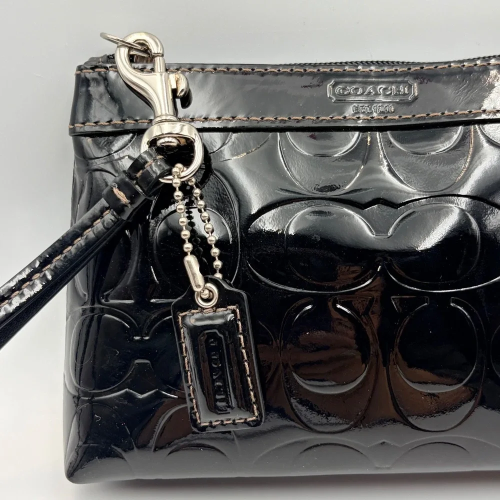 Coach‎ Wristlet Black Patent Leather Signature C Embossed Monogram